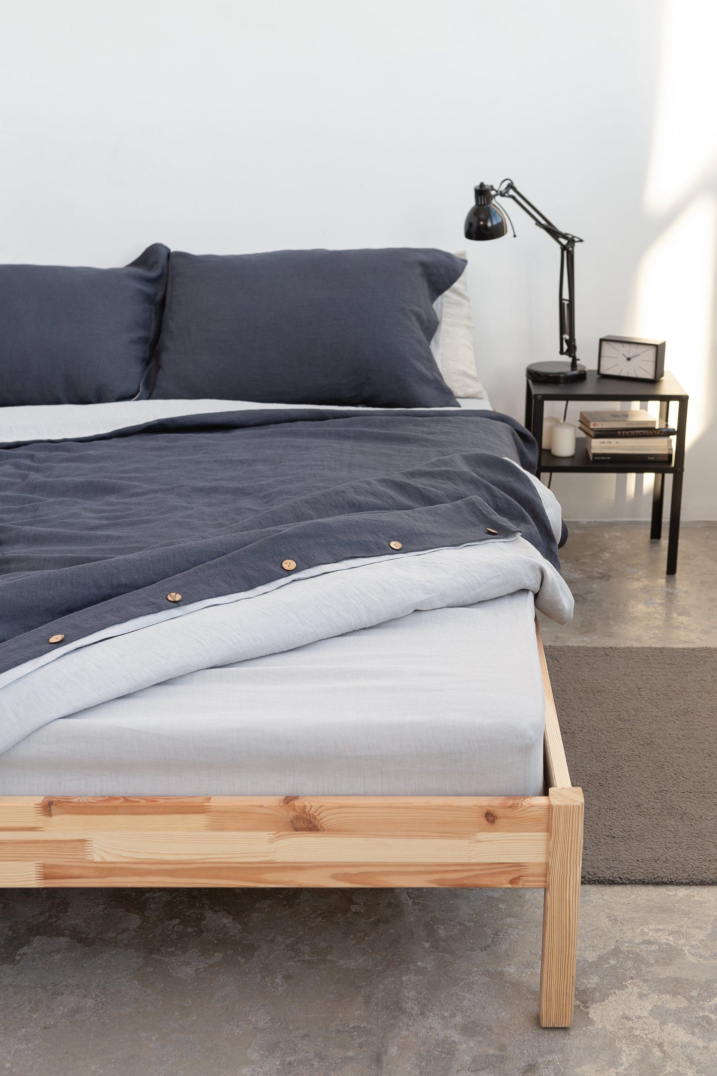 White linen fitted bedsheet - Castle Anna